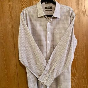 Nordstrom Dress Shirt, grey check pattern 100% Cotton. Beautiful tailoring.